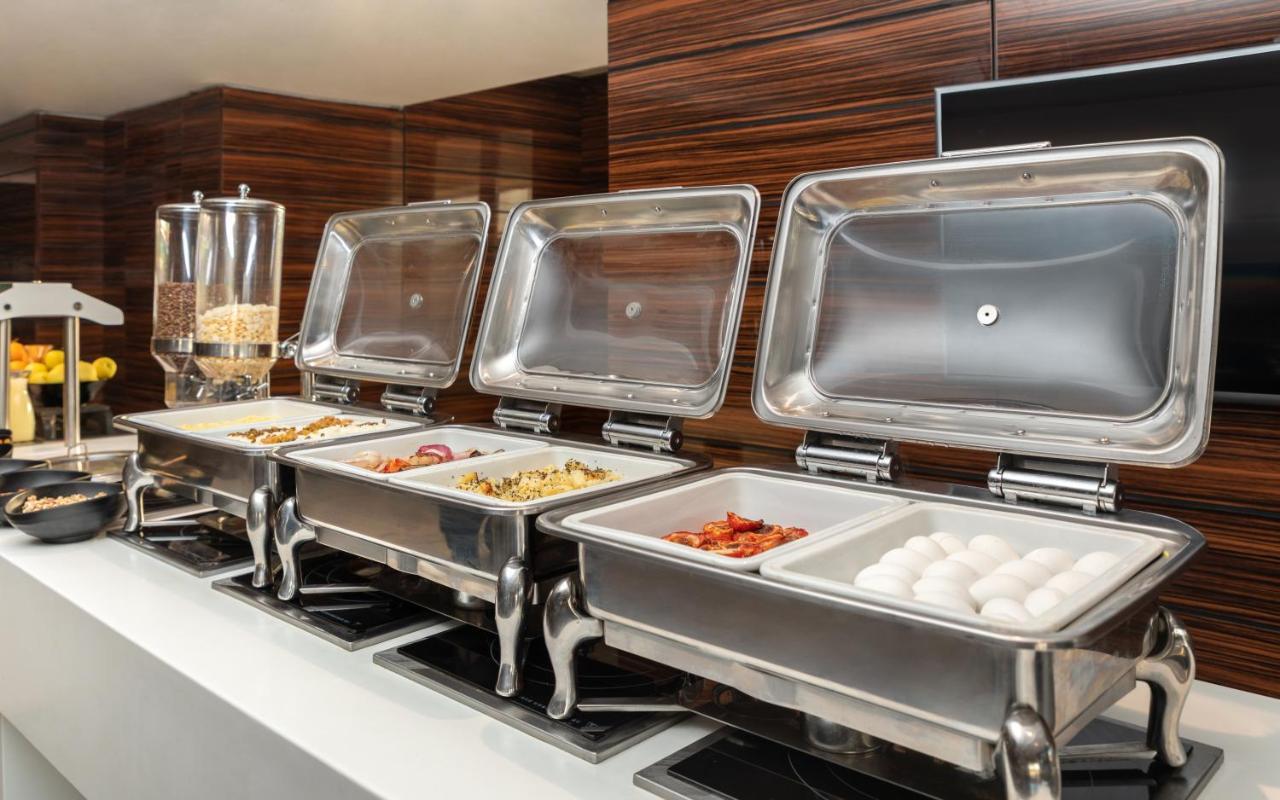 Radisson Hotel Сфакс Екстер'єр фото A chafing dish