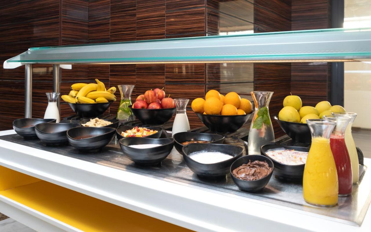 Radisson Hotel Сфакс Екстер'єр фото A salad bar