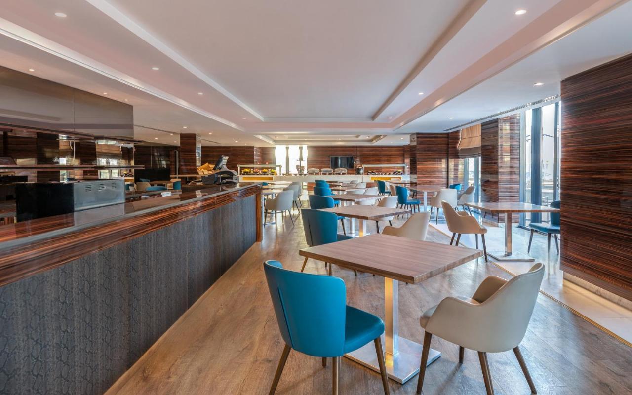 Radisson Hotel Сфакс Екстер'єр фото The lounge at the airport