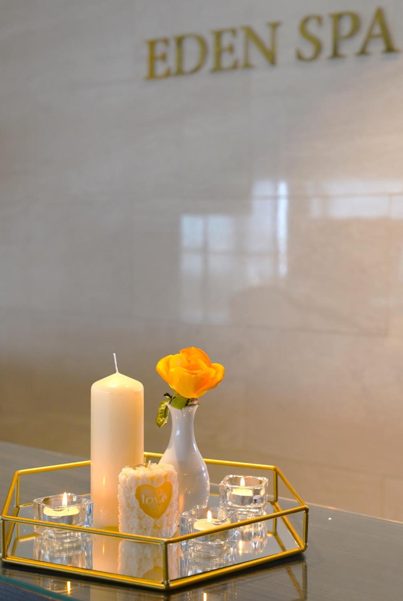 Radisson Hotel Сфакс Екстер'єр фото Candle and rose at the memorial service for victims of the 2011 Christchurch earthquake