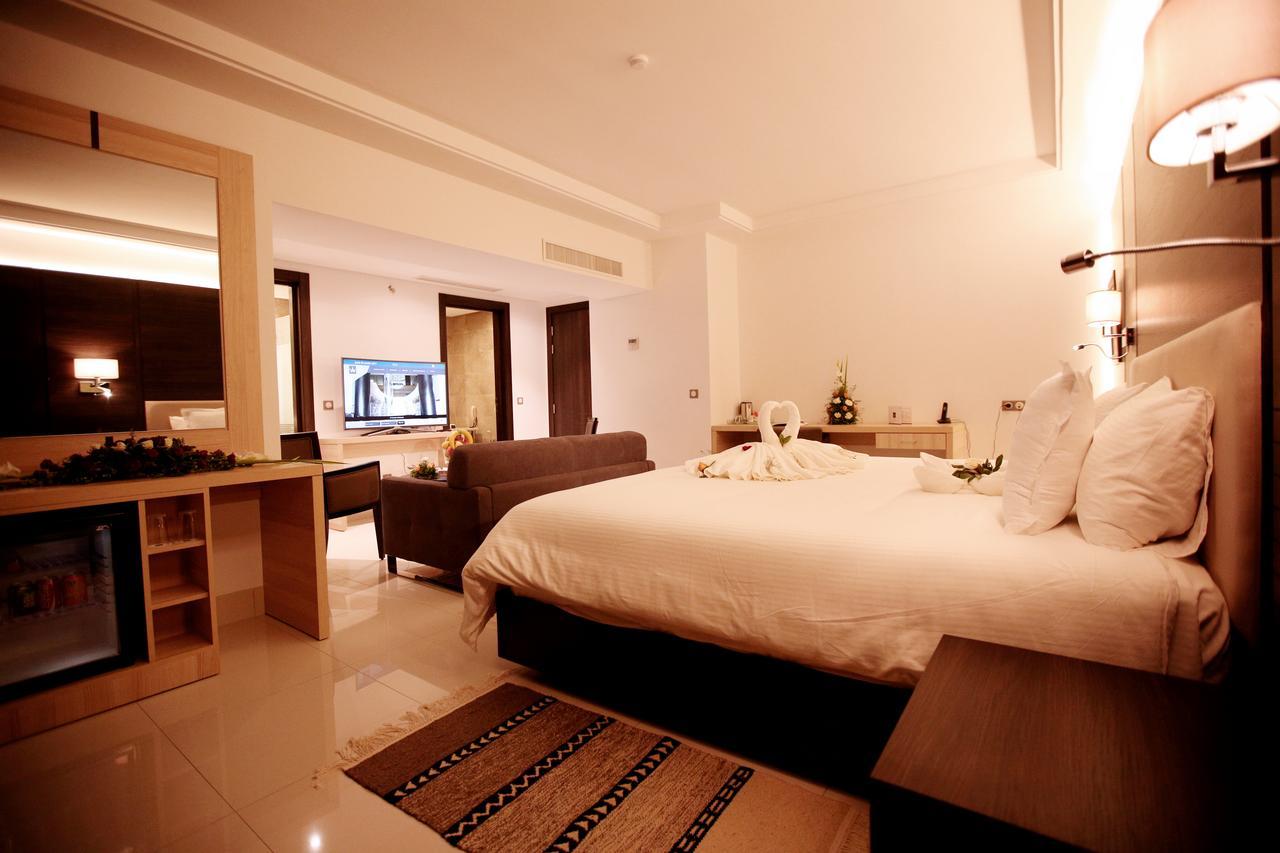 Radisson Hotel Сфакс Екстер'єр фото A room at the hotel