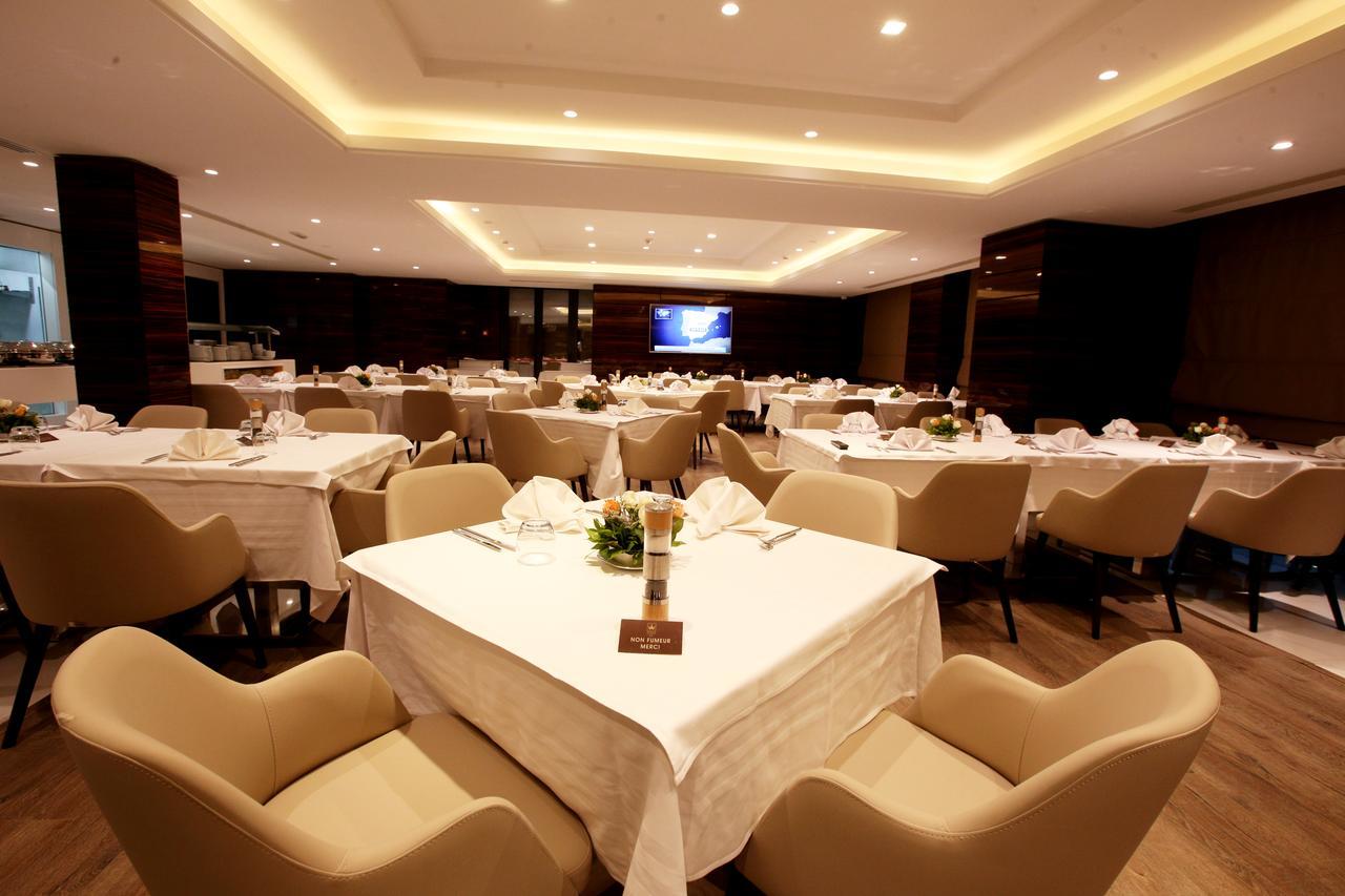 Radisson Hotel Сфакс Екстер'єр фото The Royal Lounge at Tan Son Nhat International Airport