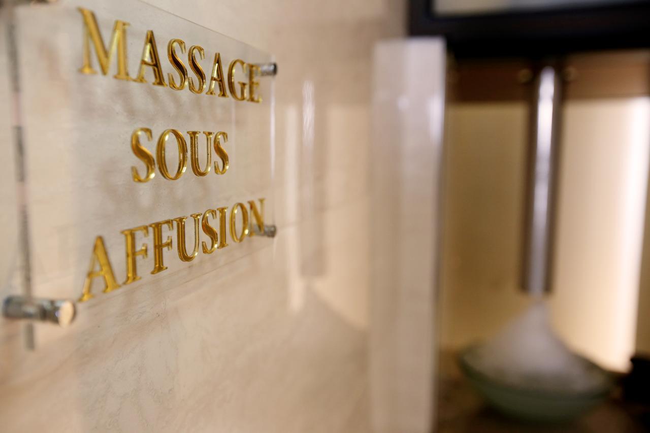 Radisson Hotel Сфакс Екстер'єр фото Massage sous affusion sign