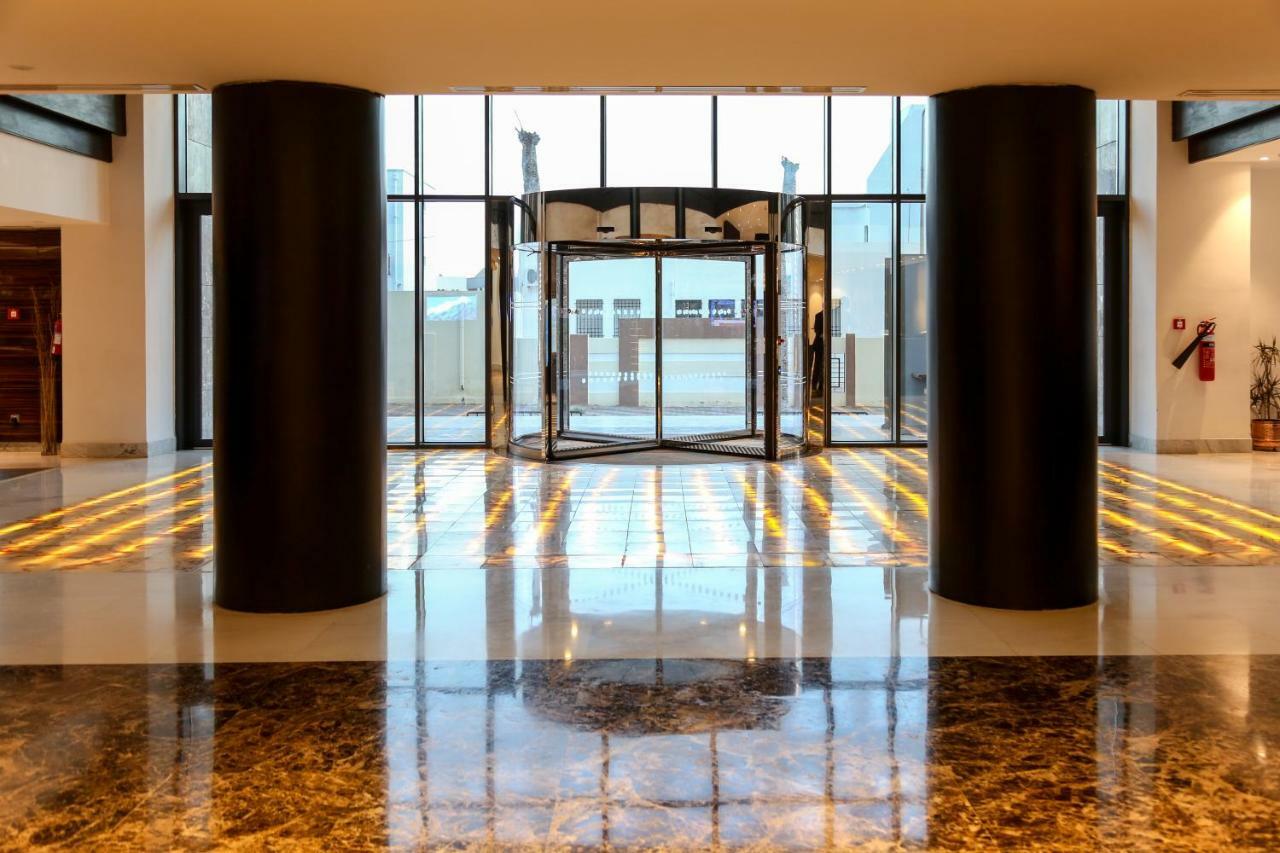 Radisson Hotel Сфакс Екстер'єр фото Entrance to the hotel