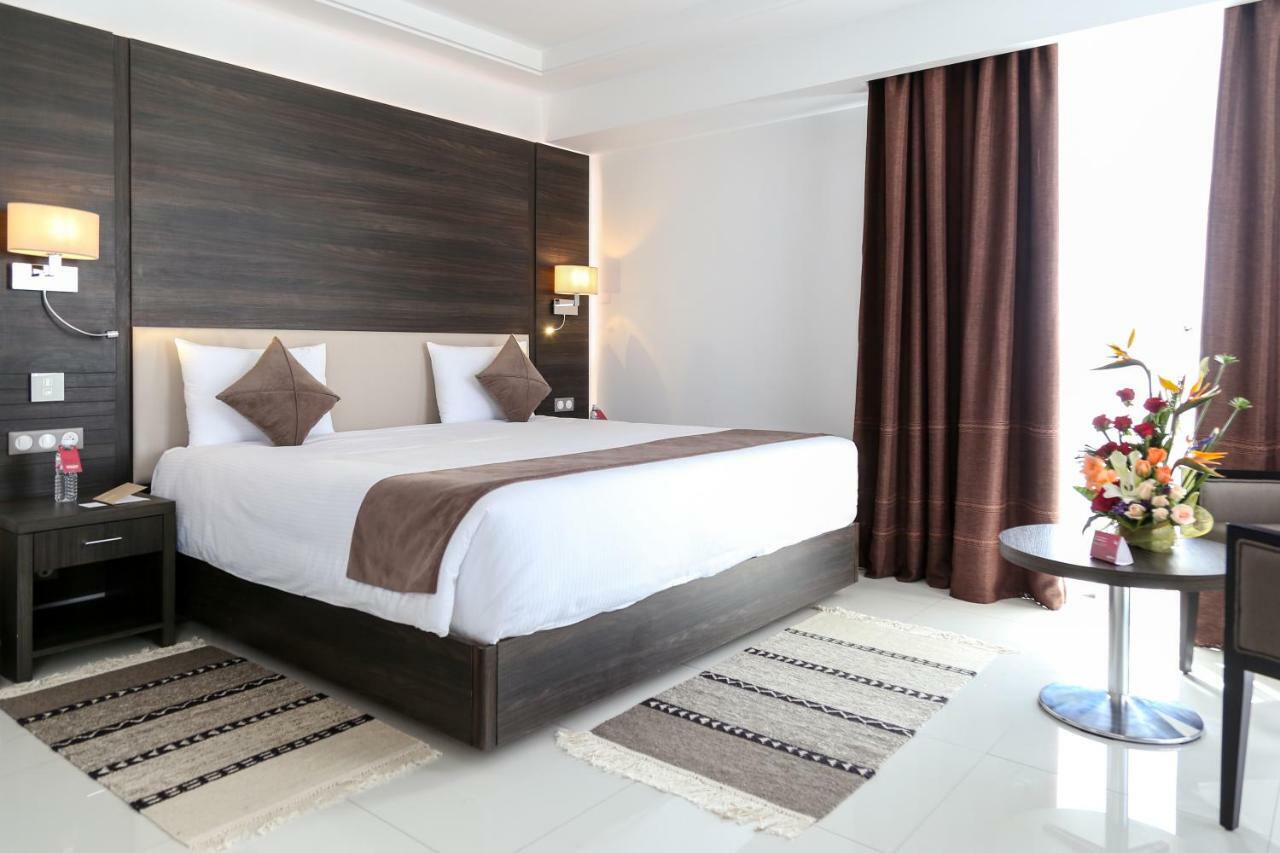 Radisson Hotel Сфакс Екстер'єр фото A bedroom in a hotel