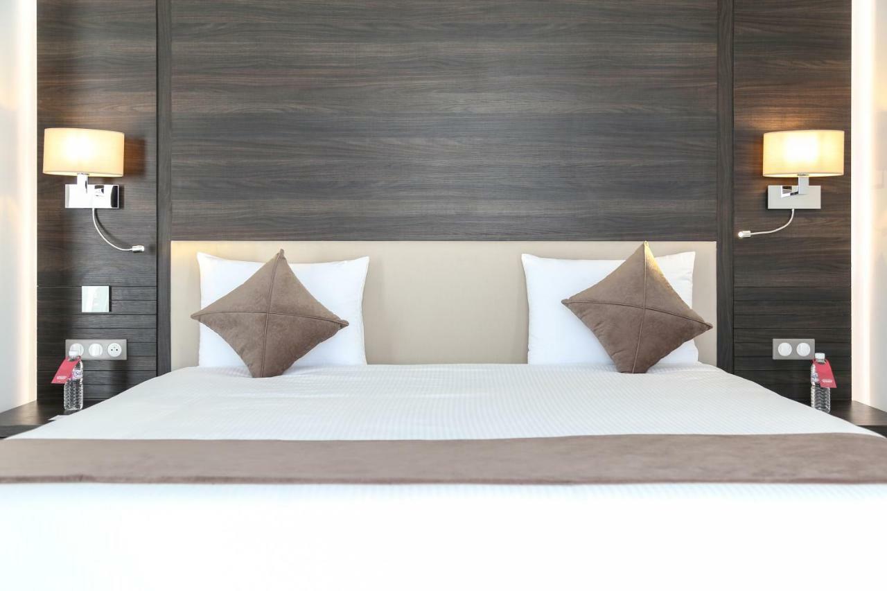 Radisson Hotel Сфакс Екстер'єр фото A bed